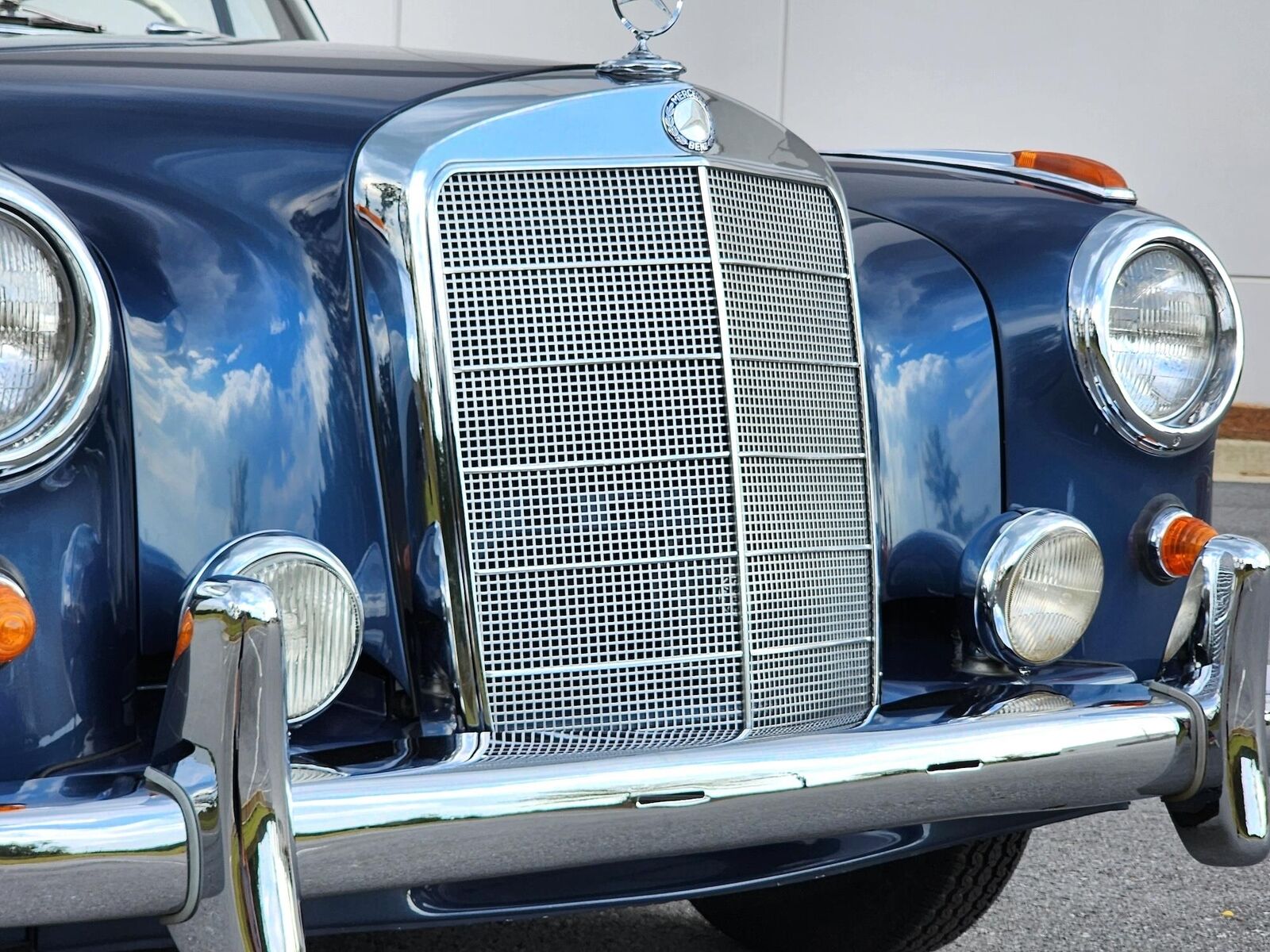 Mercedes-Benz-200-Series-1959-27