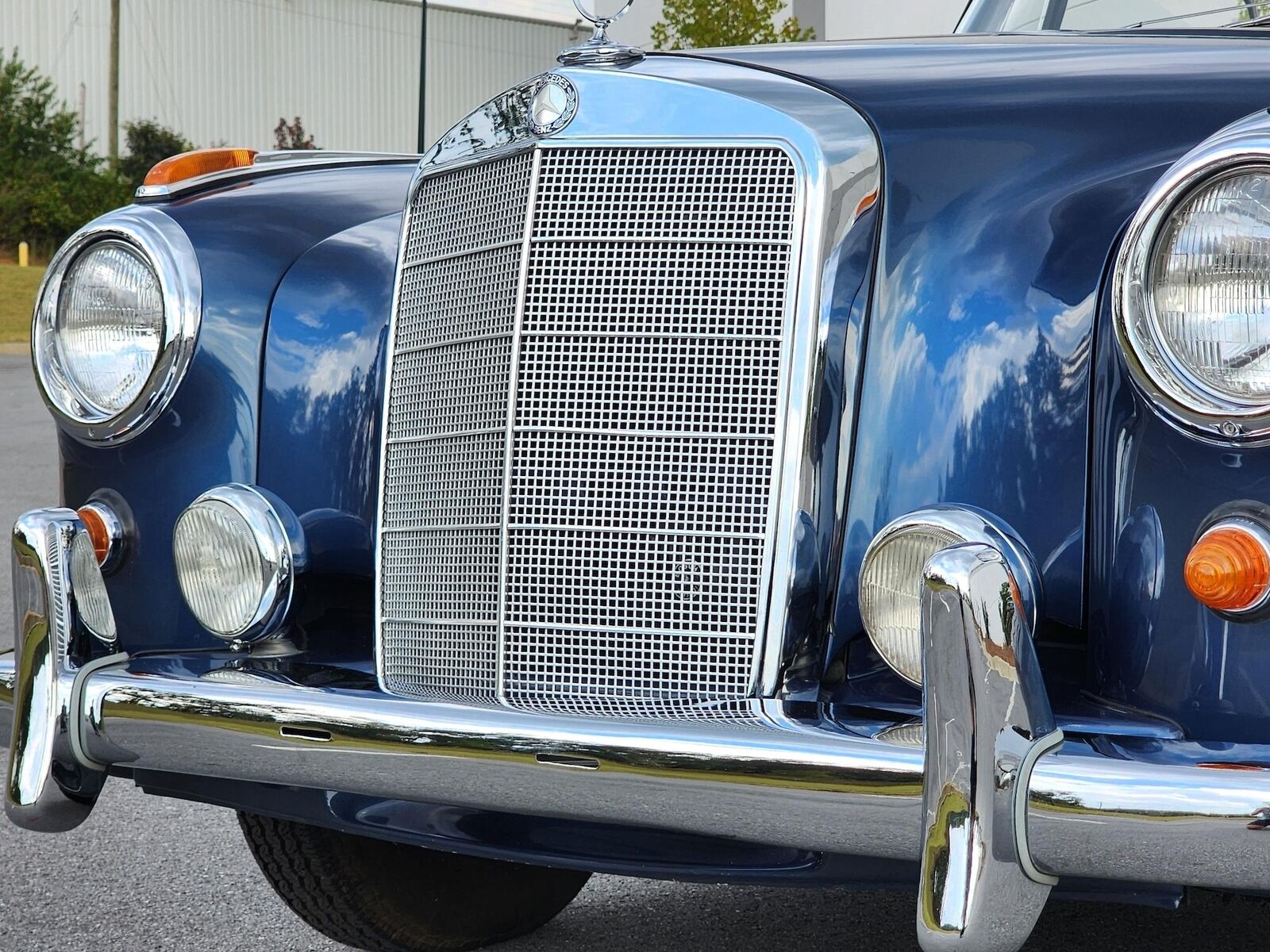 Mercedes-Benz-200-Series-1959-28