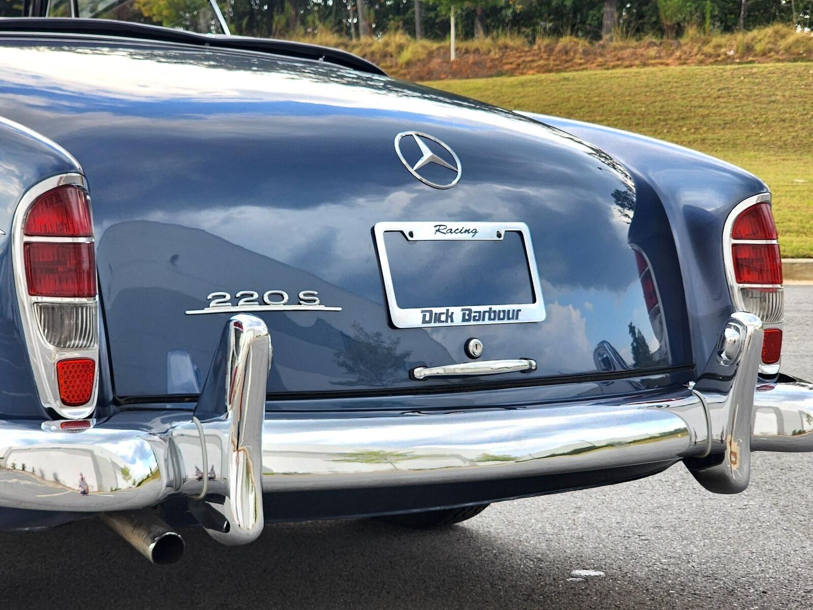 Mercedes-Benz-200-Series-1959-33