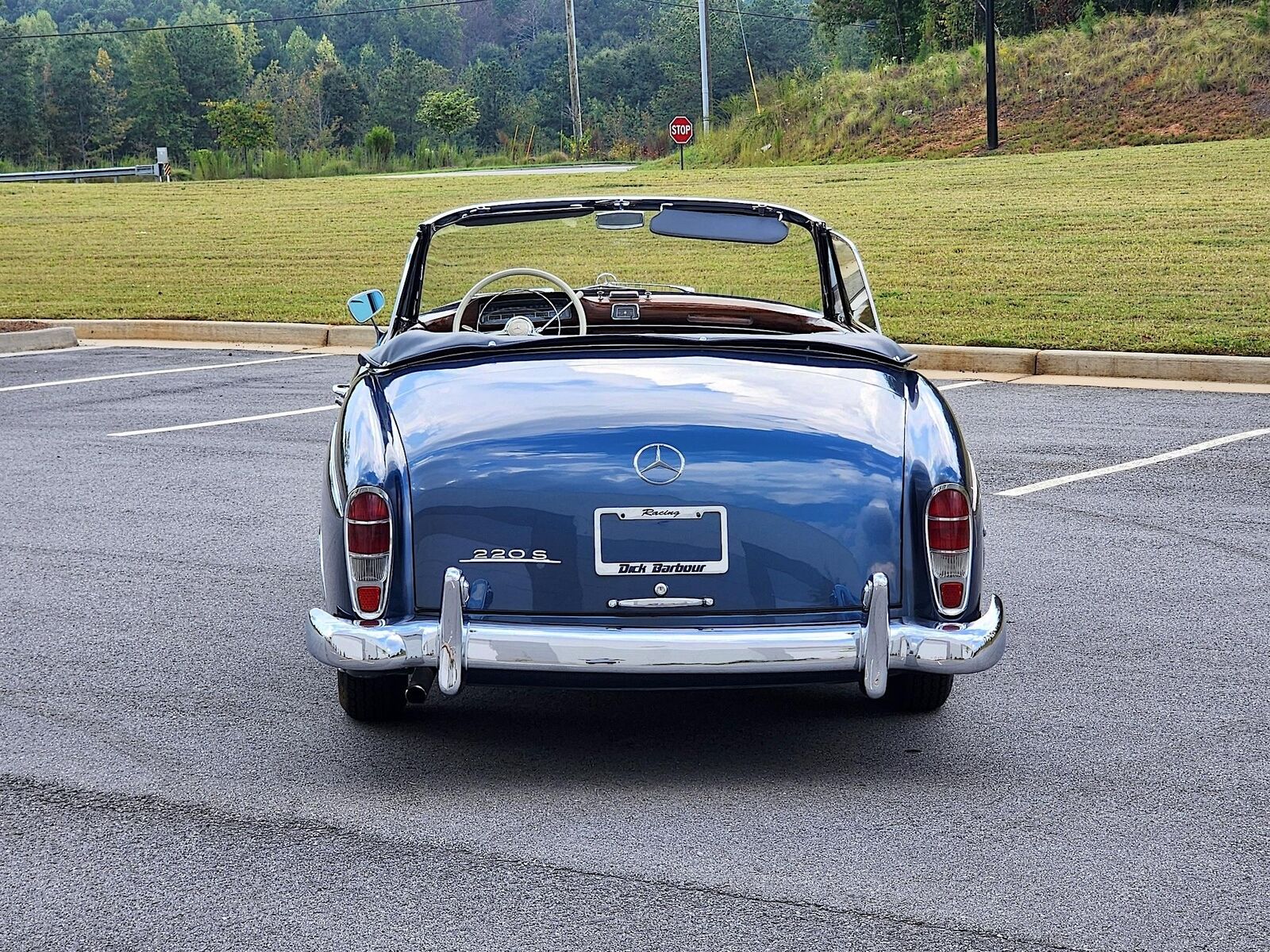 Mercedes-Benz-200-Series-1959-4