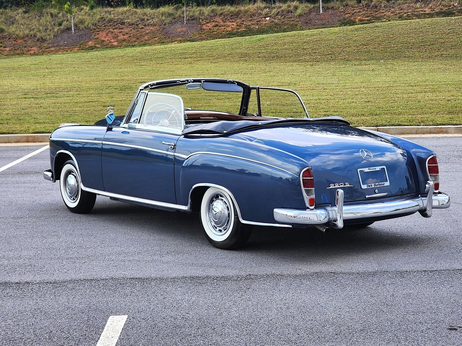 Mercedes-Benz-200-Series-1959-5