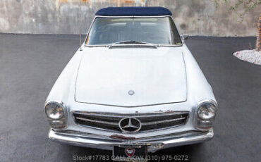 Mercedes-Benz-200-Series-1968-8