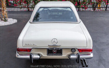 Mercedes-Benz-200-Series-1969-10