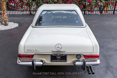 Mercedes-Benz-200-Series-1969-10