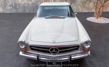 Mercedes-Benz-200-Series-1969-8