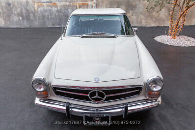 Mercedes-Benz-200-Series-1969-8