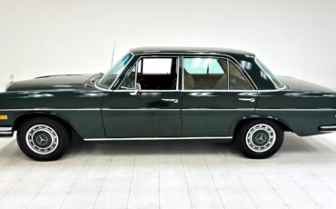 Mercedes-Benz-200-Series-1970-1