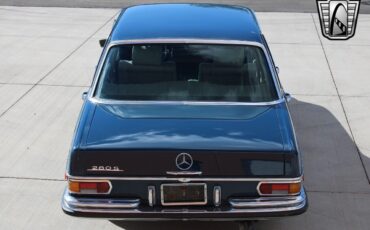 Mercedes-Benz-200-Series-1970-11