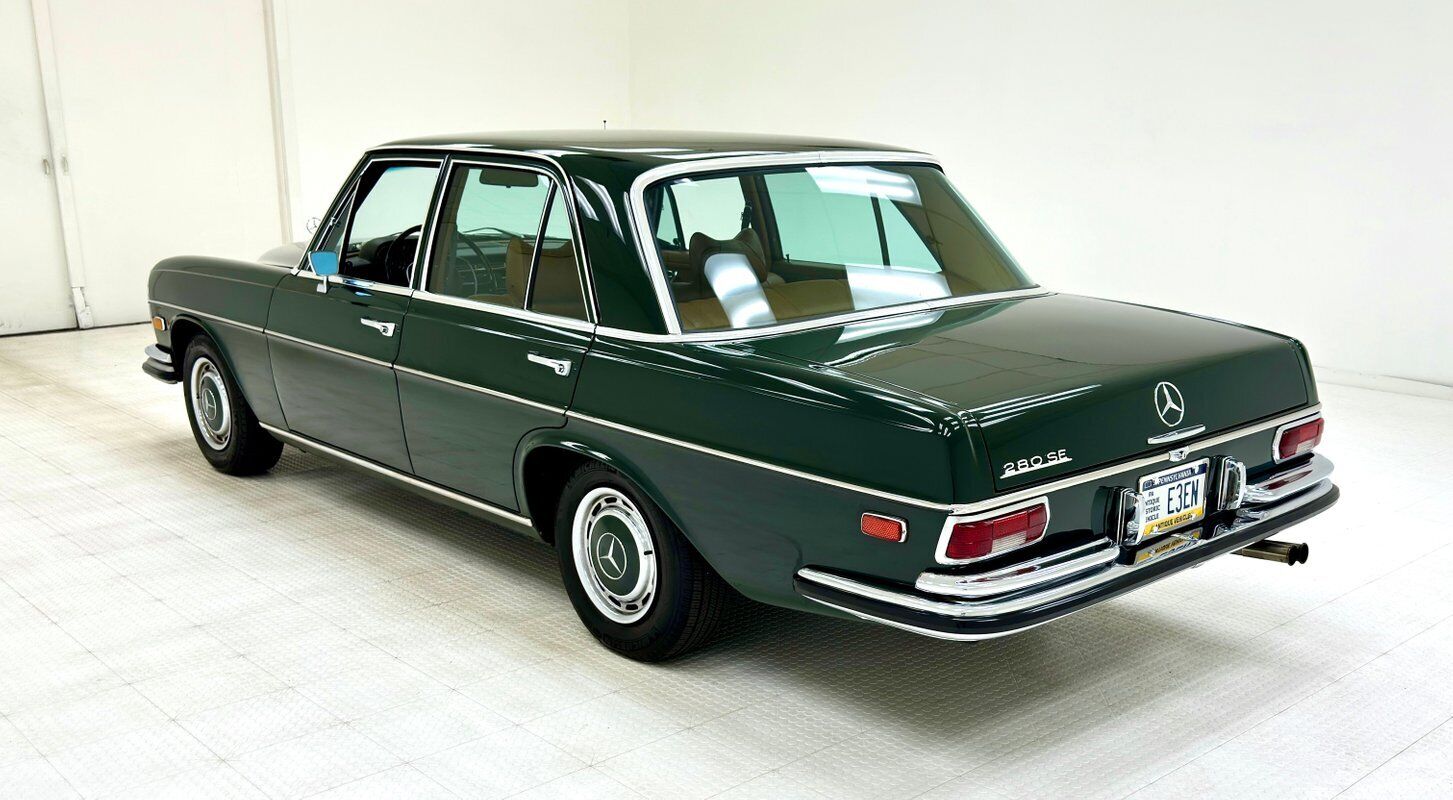 Mercedes-Benz-200-Series-1970-2