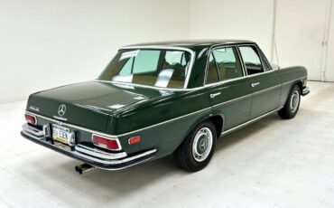 Mercedes-Benz-200-Series-1970-4