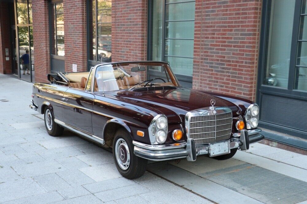 Mercedes-Benz-200-Series-1971-1