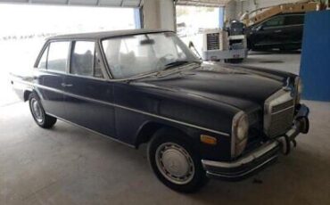 Mercedes-Benz-200-Series-1972-2