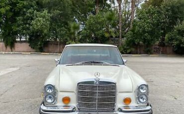 Mercedes-Benz-200-Series-1973-2