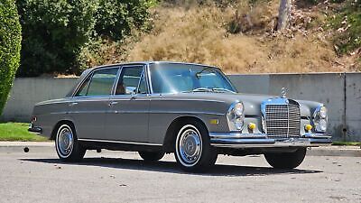 Mercedes-Benz-200-Series-Berline-1968-4