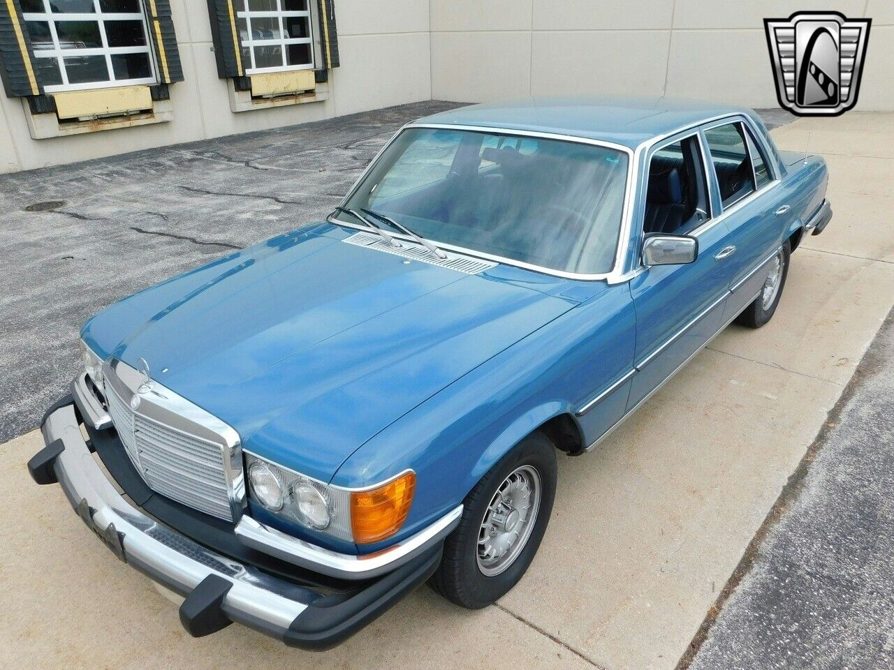 Mercedes-Benz-200-Series-Berline-1978-3