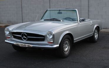 Mercedes-Benz-200-Series-Cabriolet-1967-14