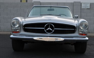 Mercedes-Benz-200-Series-Cabriolet-1967-16