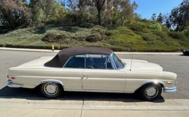 Mercedes-Benz-200-Series-Cabriolet-1967-2