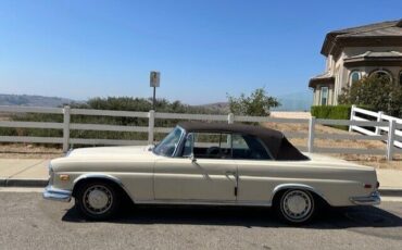 Mercedes-Benz-200-Series-Cabriolet-1967-4