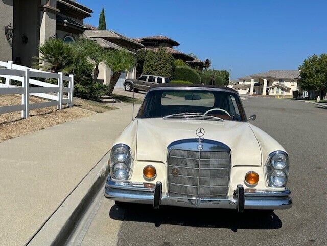 Mercedes-Benz 200-Series Cabriolet 1967 à vendre