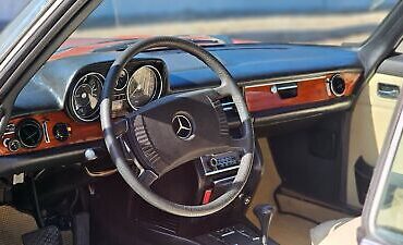 Mercedes-Benz-200-Series-Coupe-1976-11