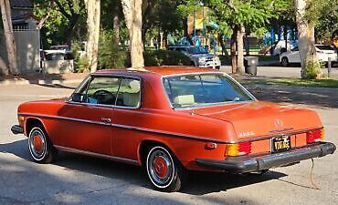 Mercedes-Benz-200-Series-Coupe-1976-4