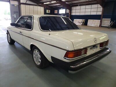 Mercedes-Benz-200-Series-Coupe-1979-2