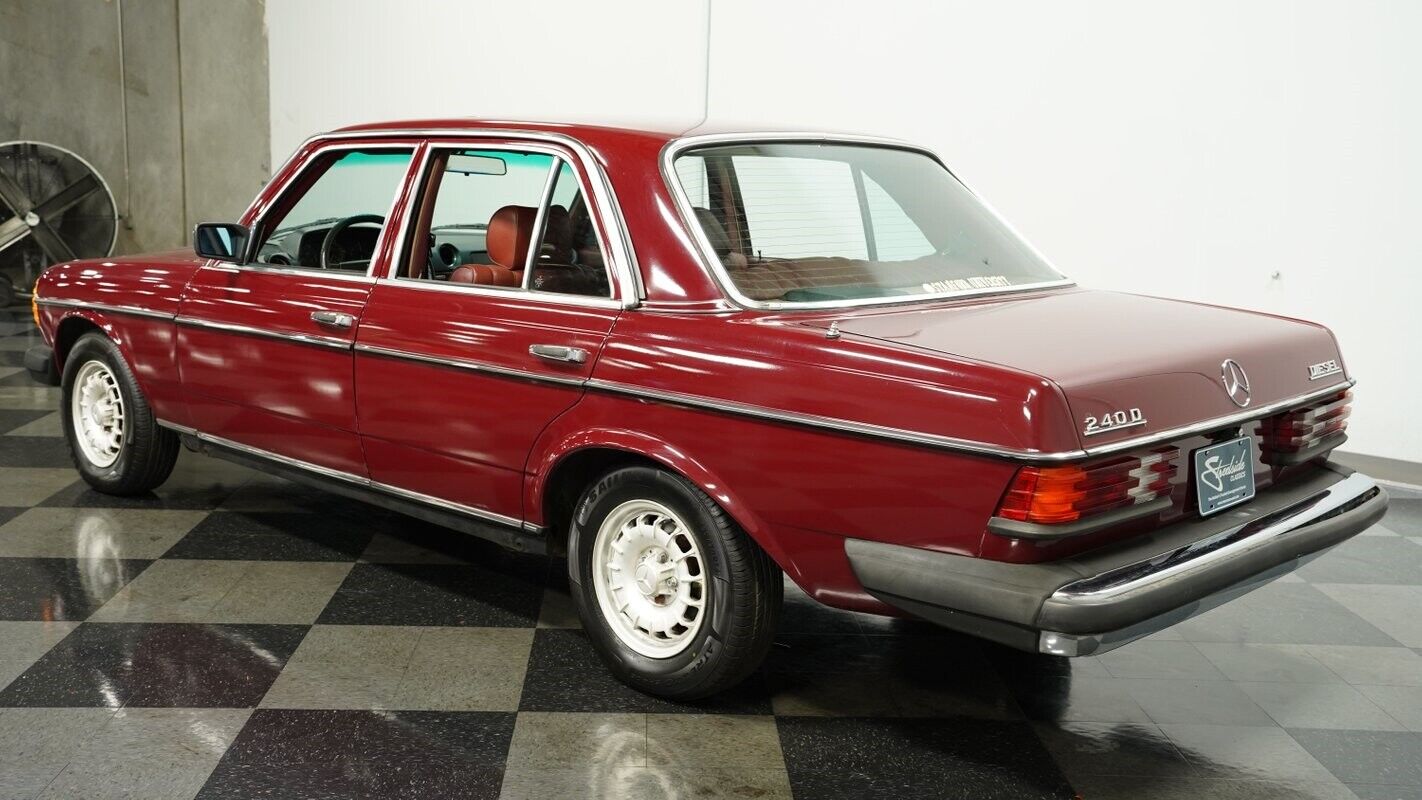 Mercedes-Benz-200-Series-Coupe-1983-6