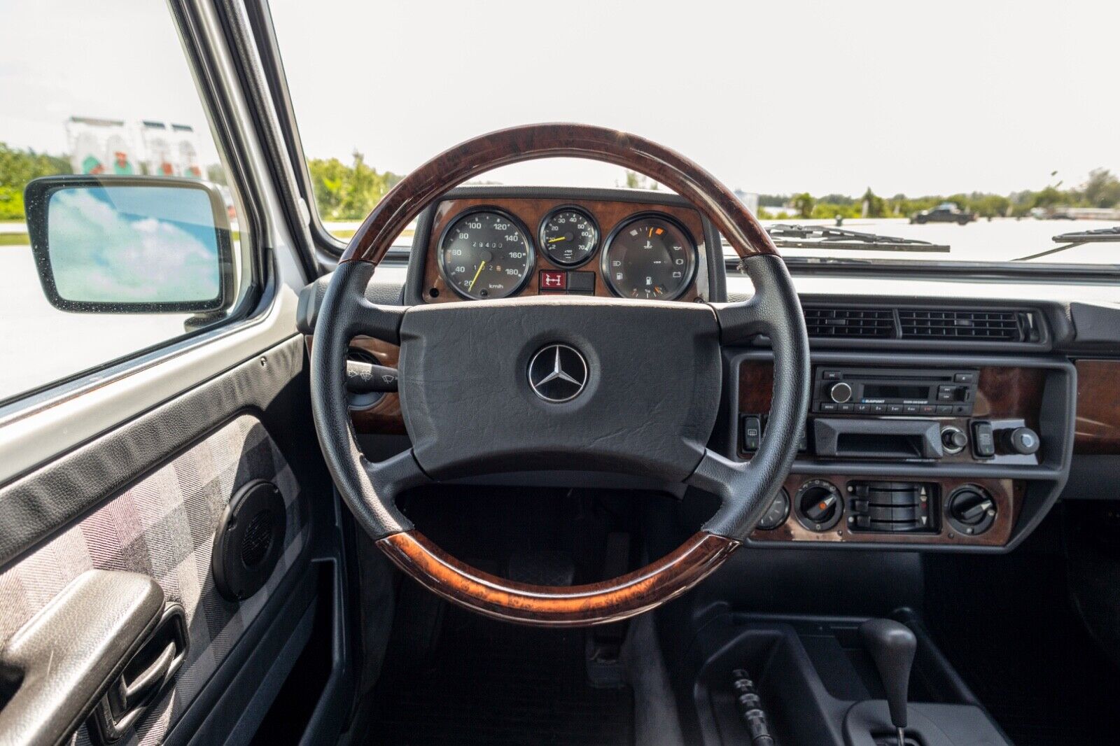 Mercedes-Benz-280GE-SUV-1988-15