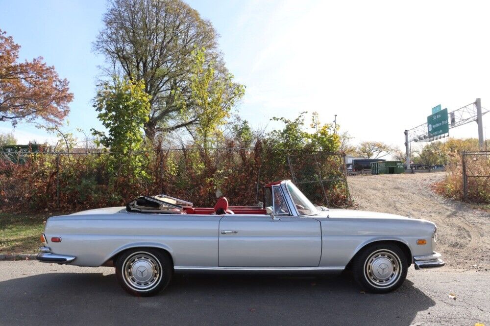 Mercedes-Benz-280SE-3.5-Cabriolet-1971-2