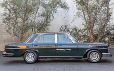 Mercedes-Benz-300-Series-1970-3