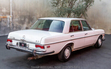 Mercedes-Benz-300-Series-1970-4