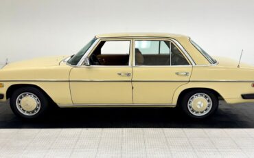 Mercedes-Benz-300-Series-1975-1