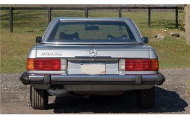 Mercedes-Benz-300-Series-1981-9