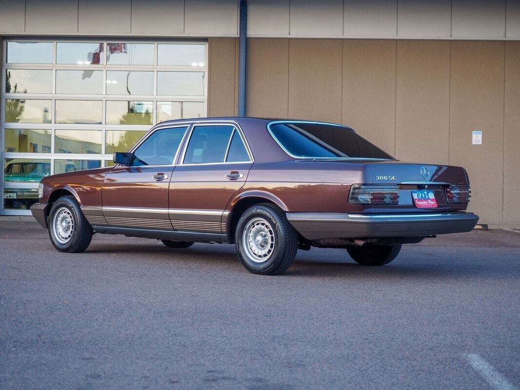 Mercedes-Benz-300-Series-1985-1