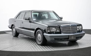 Mercedes-Benz-300-Series-1990-3