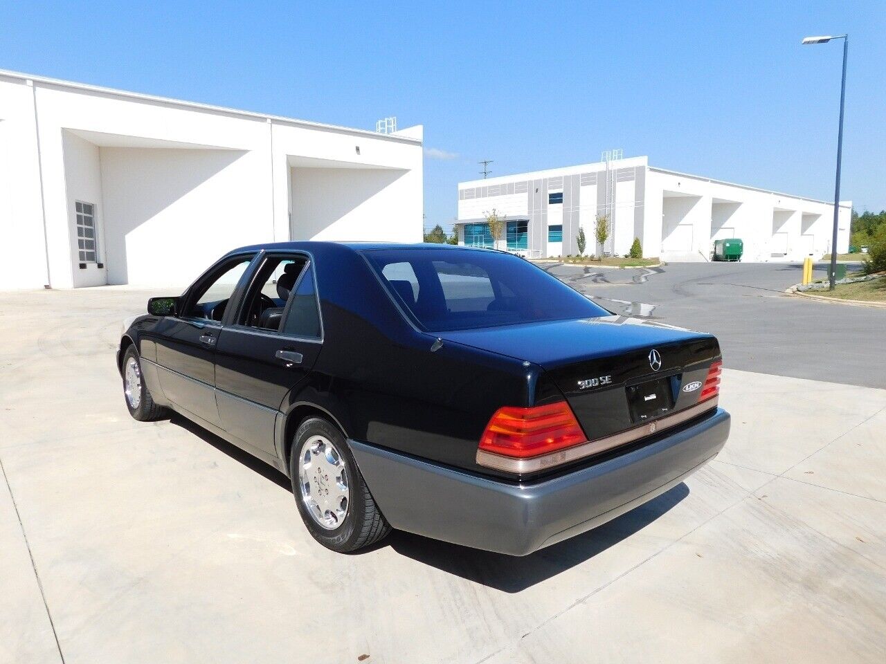 Mercedes-Benz-300-Series-1992-8