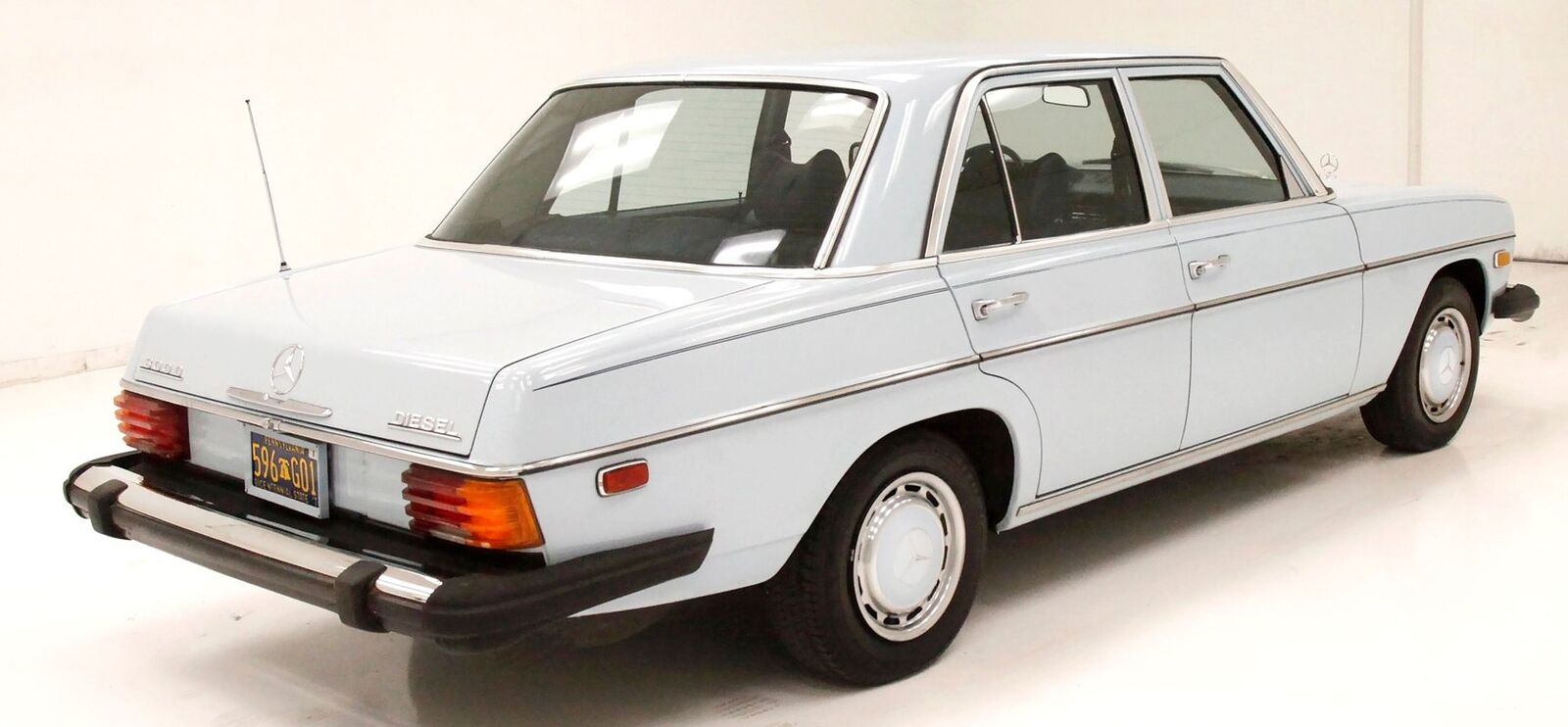 Mercedes-Benz-300-Series-Berline-1976-4