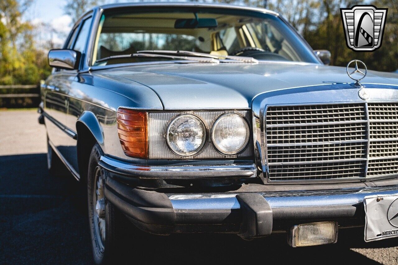 Mercedes-Benz-300-Series-Berline-1979-11