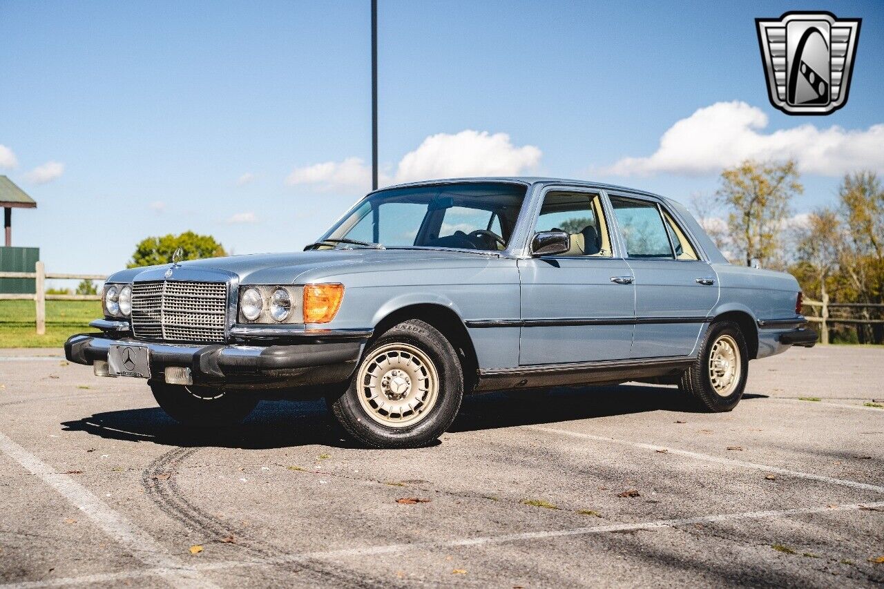 Mercedes-Benz-300-Series-Berline-1979-2