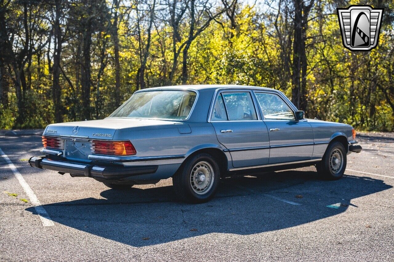 Mercedes-Benz-300-Series-Berline-1979-6