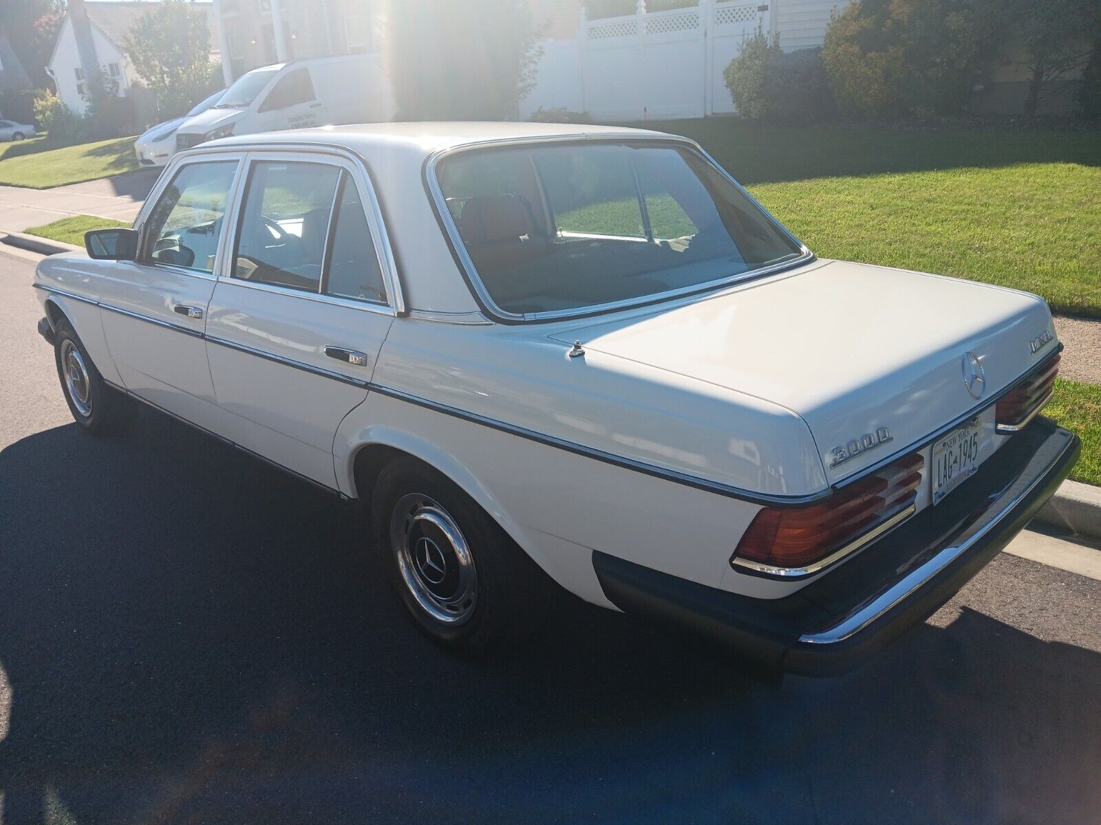 Mercedes-Benz-300-Series-Berline-1981-7