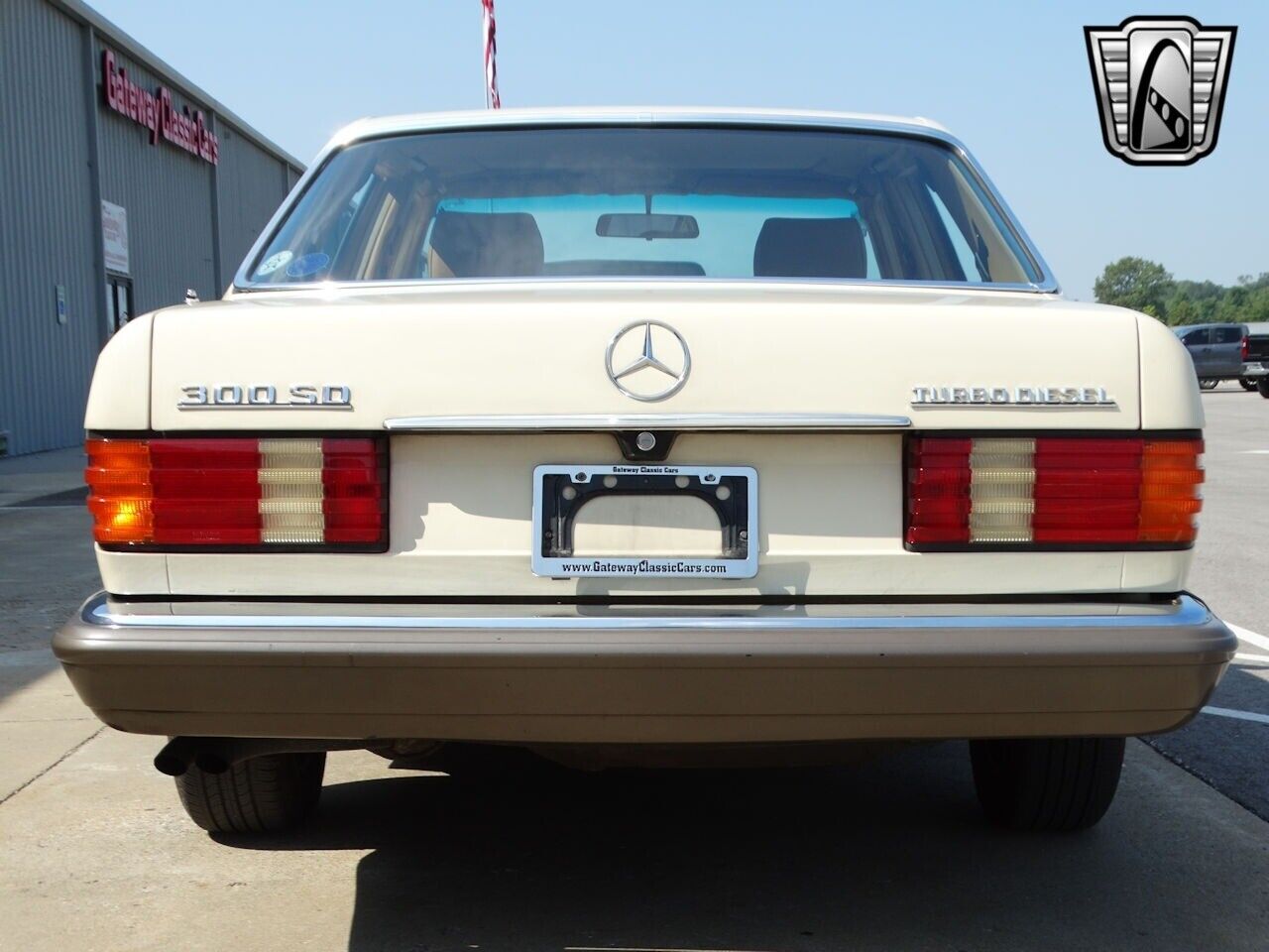 Mercedes-Benz-300-Series-Berline-1982-6