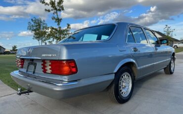 Mercedes-Benz-300-Series-Berline-1983-2