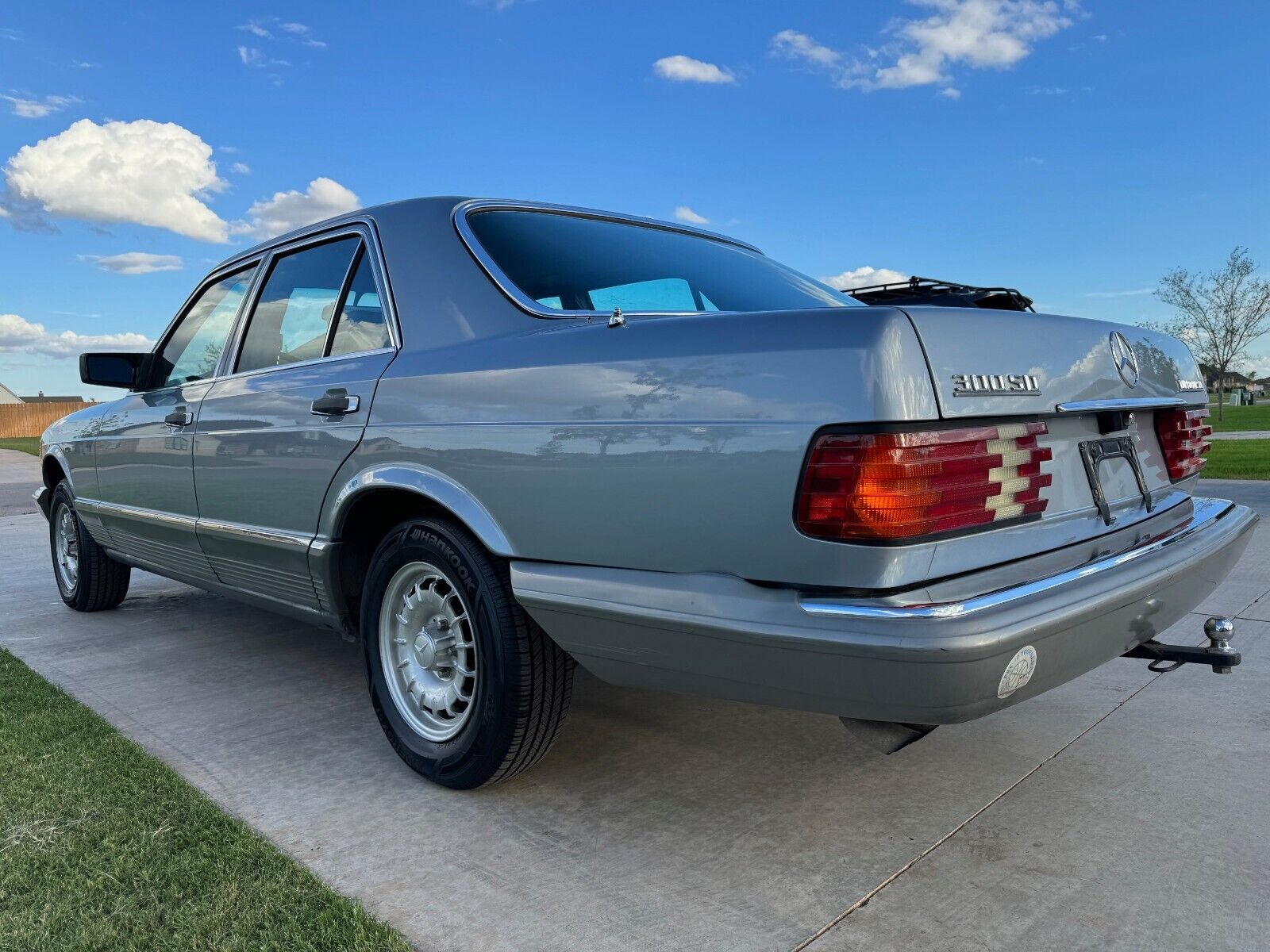 Mercedes-Benz-300-Series-Berline-1983-5