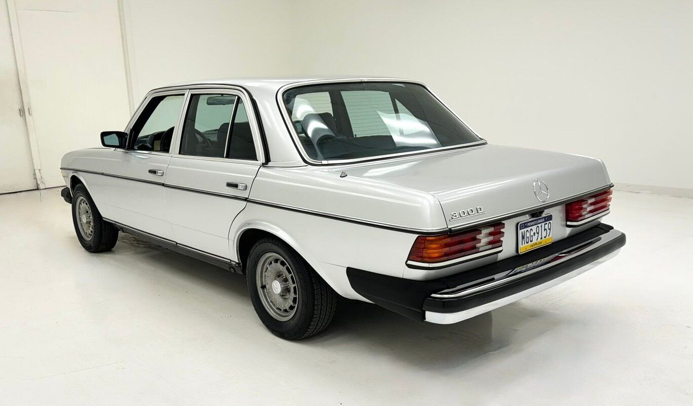 Mercedes-Benz-300-Series-Berline-1984-2