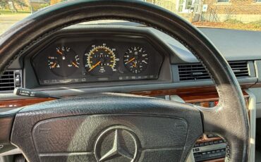 Mercedes-Benz-300-Series-Berline-1993-20