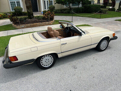 Mercedes-Benz-300-Series-Cabriolet-1983-2