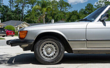 Mercedes-Benz-300-Series-Cabriolet-1983-3