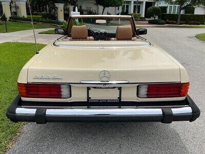 Mercedes-Benz-300-Series-Cabriolet-1983-4